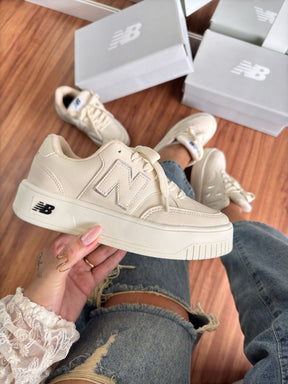 Tênis New Balance CT303 - Premium